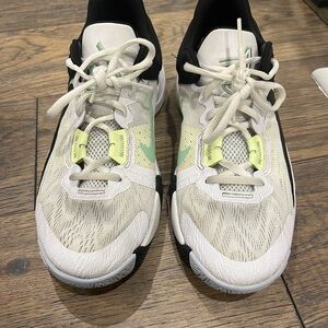 Nike Kids Sneakers in White and Green